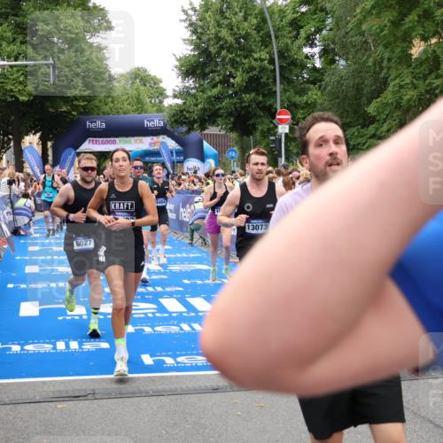 29.06.2025 - hella hamburg halbmarathon Zöllner http://msf.ph/oto/8215810 29.06.2025 10:51:17 Ziel 1461, 1817, 4404, 5600, 6027, 6657, 8316, 8930, 9476, 10480, 10667, 10868, 11512, 11625, 11733, 12016, 13073, 15480, 17530, 17823, 18019 meine-sportfotos.de
