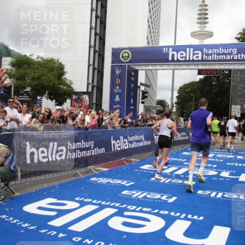 29.06.2025 - hella hamburg halbmarathon Michael Strokosch http://msf.ph/oto/8215811 29.06.2025 10:47:56 Ziel 2340, 6836, 8564, 11961, 14383, 14730, 15333, 17451, 18356, 18836 meine-sportfotos.de