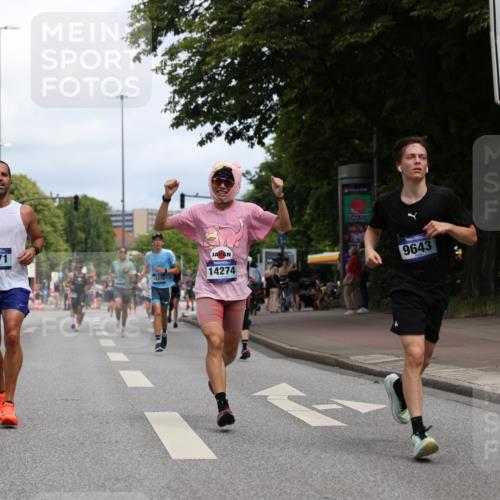 29.06.2025 - hella hamburg halbmarathon Yannick Fuchs http://msf.ph/oto/8215814 29.06.2025 10:32:47 20KM 1042, 1615, 1688, 1710, 2745, 3530, 7152, 7154, 7229, 7743, 8002, 8571, 9171, 9643, 10793, 11952, 13900, 14274, 14688, 14992, 15303, 15382, 16075, 16698, 17623, 18276, 18277, 18529, 18584, 18723 meine-sportfotos.de