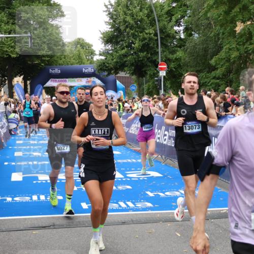29.06.2025 - hella hamburg halbmarathon Zöllner http://msf.ph/oto/8215847 29.06.2025 10:51:18 Ziel 1461, 1817, 2636, 2718, 4404, 4814, 5600, 6027, 6657, 8316, 8930, 9476, 10480, 10667, 10868, 11512, 11625, 11733, 12016, 13073, 15480, 17530, 18019 meine-sportfotos.de