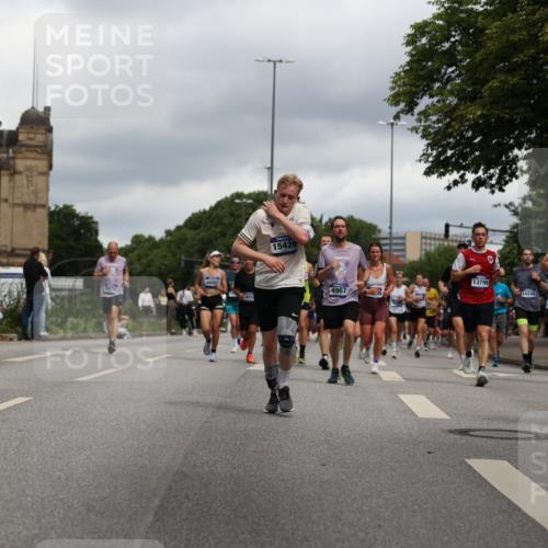 29.06.2025 - hella hamburg halbmarathon Yannick Fuchs http://msf.ph/oto/8215855 29.06.2025 10:45:38 20KM 1335, 2364, 2396, 2636, 2670, 2718, 2818, 2823, 2946, 4033, 4297, 4404, 4814, 4839, 4967, 5087, 5102, 5820, 6657, 6776, 7224, 7786, 8413, 8710, 8856, 8930, 9074, 9214, 9476, 9656, 9739, 9793, 9869, 9959, 10667, 10691, 10868, 11124, 11625, 11791, 12224, 12450, 13403, 13707, 13726, 13792, 13799, 14012, 14248, 14458, 14865, 14994, 15426, 15496, 15643, 15899, 16666, 17033, 17131, 17530, 17682, 17815, 17962, 17978, 18019, 18820, 18869, 19020, 19053 meine-sportfotos.de