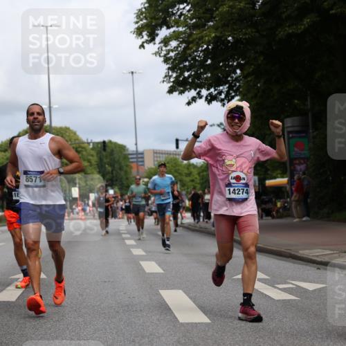 29.06.2025 - hella hamburg halbmarathon Yannick Fuchs http://msf.ph/oto/8215857 29.06.2025 10:32:48 20KM 1042, 1615, 1688, 1710, 2296, 2745, 3530, 7152, 7154, 7229, 7743, 8002, 8571, 9171, 9643, 10793, 11049, 11952, 14274, 14688, 14992, 15303, 15382, 16075, 16698, 17623, 18276, 18529, 18584, 18723 meine-sportfotos.de