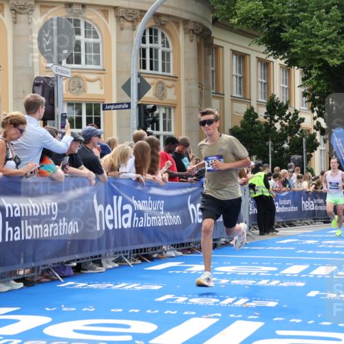 29.06.2025 - hella hamburg halbmarathon Strokosch-Dieckow http://msf.ph/oto/8215877 29.06.2025 10:25:04 Ziel 2483, 8376, 11078, 13913, 15483 meine-sportfotos.de