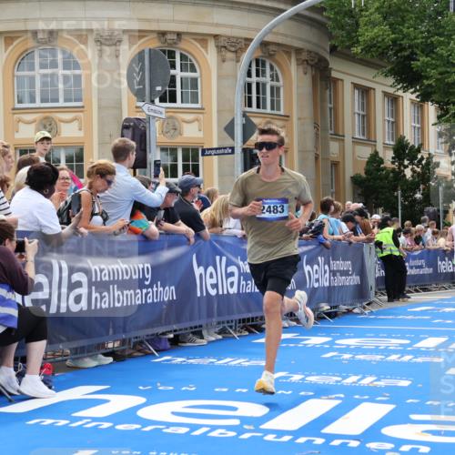 29.06.2025 - hella hamburg halbmarathon Strokosch-Dieckow http://msf.ph/oto/8215894 29.06.2025 10:25:05 Ziel 2483, 8376, 11078, 11994, 13913, 14113, 15483 meine-sportfotos.de
