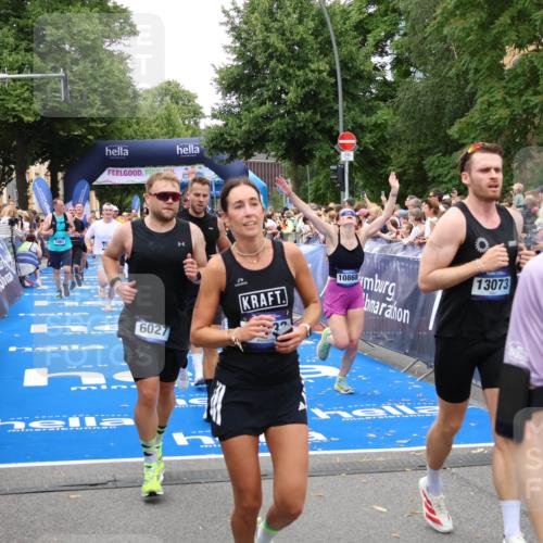 29.06.2025 - hella hamburg halbmarathon Zöllner http://msf.ph/oto/8215904 29.06.2025 10:51:18 Ziel 1461, 1817, 2636, 2718, 4404, 4814, 5600, 6027, 6657, 8316, 8930, 9476, 10480, 10667, 10868, 11512, 11625, 11733, 12016, 13073, 15480, 17530, 18019 meine-sportfotos.de