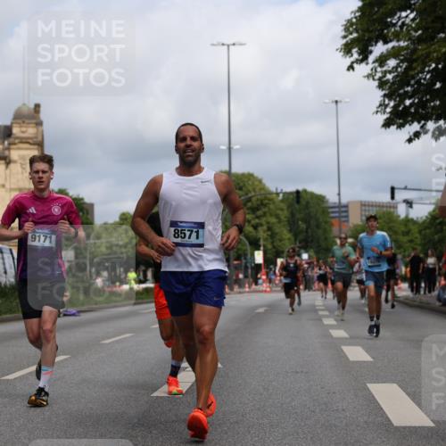 29.06.2025 - hella hamburg halbmarathon Yannick Fuchs http://msf.ph/oto/8215922 29.06.2025 10:32:48 20KM 1042, 1615, 1688, 1710, 2296, 2745, 3530, 7152, 7154, 7229, 7743, 8002, 8571, 9171, 9643, 10793, 11049, 11952, 14274, 14688, 14992, 15303, 15382, 16075, 16698, 17623, 18276, 18529, 18584, 18723 meine-sportfotos.de