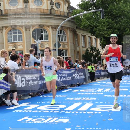 29.06.2025 - hella hamburg halbmarathon Strokosch-Dieckow http://msf.ph/oto/8215951 29.06.2025 10:25:07 Ziel 2483, 8376, 11078, 11994, 13913, 14113, 15483 meine-sportfotos.de