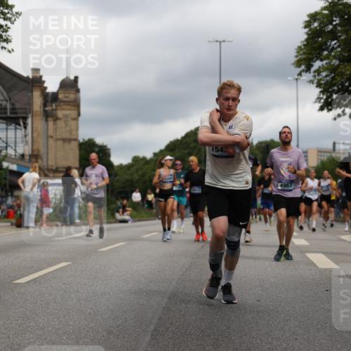 29.06.2025 - hella hamburg halbmarathon Yannick Fuchs http://msf.ph/oto/8215975 29.06.2025 10:45:39 20KM 1335, 2364, 2396, 2636, 2670, 2718, 2818, 2823, 2946, 4033, 4297, 4404, 4814, 4839, 4967, 5087, 5102, 5820, 6286, 6657, 6776, 7224, 7786, 8413, 8710, 8856, 8930, 9074, 9214, 9476, 9656, 9739, 9793, 9869, 9959, 10667, 10691, 10868, 11124, 11625, 11791, 12224, 12450, 13015, 13403, 13707, 13726, 13792, 13799, 14012, 14248, 14458, 14865, 14994, 15426, 15496, 15643, 15899, 16666, 17033, 17131, 17530, 17682, 17815, 17962, 17978, 18019, 18475, 18820, 18869, 19020, 19053 meine-sportfotos.de