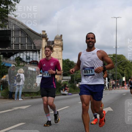 29.06.2025 - hella hamburg halbmarathon Yannick Fuchs http://msf.ph/oto/8216008 29.06.2025 10:32:48 20KM 1042, 1615, 1688, 1710, 2296, 2745, 3530, 7152, 7154, 7229, 7743, 8002, 8571, 9171, 9643, 10793, 11049, 11952, 14274, 14688, 14992, 15303, 15382, 16075, 16698, 17623, 18276, 18529, 18584, 18723 meine-sportfotos.de
