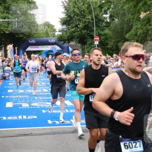 29.06.2025 - hella hamburg halbmarathon Zöllner http://msf.ph/oto/8216035 29.06.2025 10:51:20 Ziel 1461, 1817, 2636, 2718, 4404, 4814, 5600, 6657, 6776, 8316, 8930, 9476, 10480, 10667, 10868, 11512, 11625, 12016, 13047, 14865, 14994, 15480, 17530, 18019 meine-sportfotos.de
