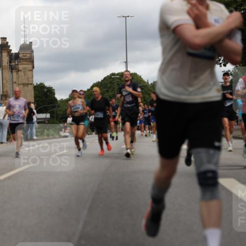 29.06.2025 - hella hamburg halbmarathon Yannick Fuchs http://msf.ph/oto/8216071 29.06.2025 10:45:40 20KM 1335, 2364, 2396, 2636, 2670, 2718, 2818, 2823, 2946, 4033, 4297, 4404, 4814, 4839, 4967, 5008, 5087, 5102, 5820, 6286, 6657, 6776, 7224, 7786, 8371, 8413, 8710, 8856, 8930, 9074, 9214, 9476, 9656, 9739, 9793, 9869, 9959, 10667, 10868, 11124, 11625, 11791, 12224, 12450, 13015, 13403, 13707, 13726, 13792, 13799, 14012, 14248, 14865, 14994, 15426, 15496, 15643, 15899, 16666, 17033, 17131, 17530, 17682, 17815, 17962, 17978, 18019, 18475, 18820, 18869, 19020, 19053 meine-sportfotos.de