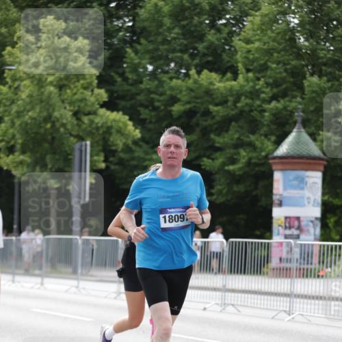 29.06.2025 - hella hamburg halbmarathon Jannik Wohlers http://msf.ph/oto/8216095 29.06.2025 10:27:00 Lombardsbrücke 2775, 4372, 5285, 5825, 6259, 7944, 10158, 11256, 11766, 12500, 15641, 17791, 18097, 18766 meine-sportfotos.de