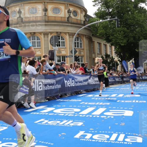 29.06.2025 - hella hamburg halbmarathon Strokosch-Dieckow http://msf.ph/oto/8216128 29.06.2025 10:25:15 Ziel 8376, 11994, 12067, 13913, 14113, 16484 meine-sportfotos.de