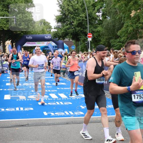 29.06.2025 - hella hamburg halbmarathon Zöllner http://msf.ph/oto/8216140 29.06.2025 10:51:21 Ziel 1461, 1817, 2364, 2636, 2718, 4404, 4814, 5600, 6657, 6776, 8316, 8930, 8989, 9476, 10480, 10667, 11124, 11512, 11625, 12016, 13047, 14865, 14994, 18019, 18489 meine-sportfotos.de