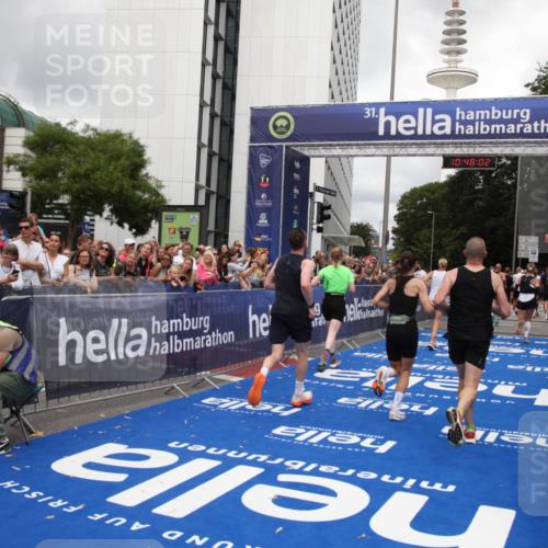 29.06.2025 - hella hamburg halbmarathon Michael Strokosch http://msf.ph/oto/8216168 29.06.2025 10:48:01 Ziel 1604, 1613, 4528, 4601, 5022, 6377, 6836, 12808, 14730, 15333, 16766, 17451, 18206, 18922, 19198 meine-sportfotos.de