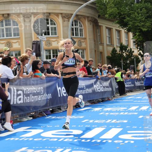 29.06.2025 - hella hamburg halbmarathon Strokosch-Dieckow http://msf.ph/oto/8216170 29.06.2025 10:25:16 Ziel 8376, 11994, 12067, 13913, 14113, 16484 meine-sportfotos.de