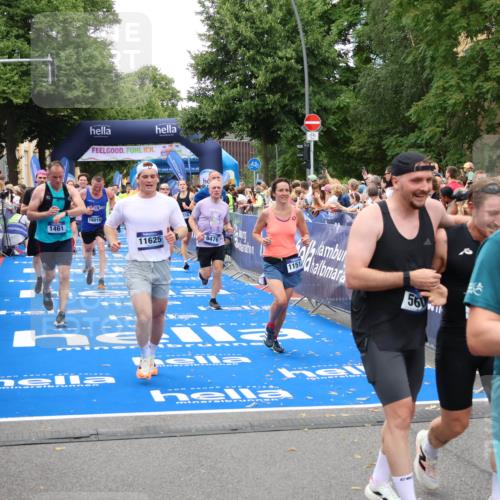 29.06.2025 - hella hamburg halbmarathon Zöllner http://msf.ph/oto/8216177 29.06.2025 10:51:21 Ziel 1461, 1817, 2364, 2636, 2718, 4404, 4814, 5600, 6657, 6776, 8316, 8930, 8989, 9476, 10480, 10667, 11124, 11512, 11625, 12016, 13047, 14865, 14994, 18019, 18489 meine-sportfotos.de