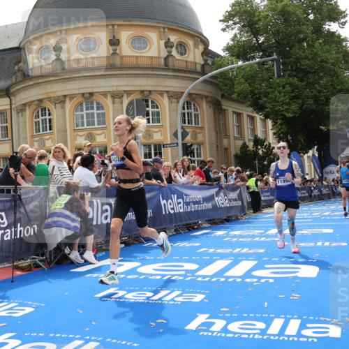 29.06.2025 - hella hamburg halbmarathon Strokosch-Dieckow http://msf.ph/oto/8216195 29.06.2025 10:25:16 Ziel 8376, 11994, 12067, 13913, 14113, 16484 meine-sportfotos.de