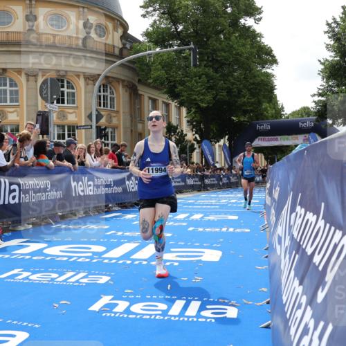 29.06.2025 - hella hamburg halbmarathon Strokosch-Dieckow http://msf.ph/oto/8216215 29.06.2025 10:25:17 Ziel 8376, 11994, 12067, 14113, 16484 meine-sportfotos.de