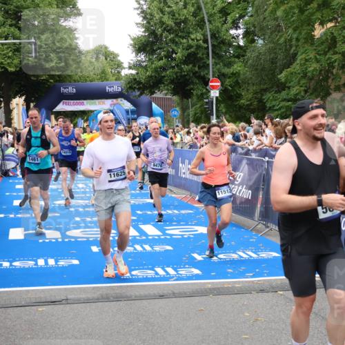 29.06.2025 - hella hamburg halbmarathon Zöllner http://msf.ph/oto/8216222 29.06.2025 10:51:22 Ziel 1461, 1817, 2364, 2636, 2718, 4814, 6657, 6776, 8316, 8930, 8989, 9476, 10480, 10667, 11124, 11512, 11625, 12016, 13047, 14865, 14994, 18019, 18489 meine-sportfotos.de