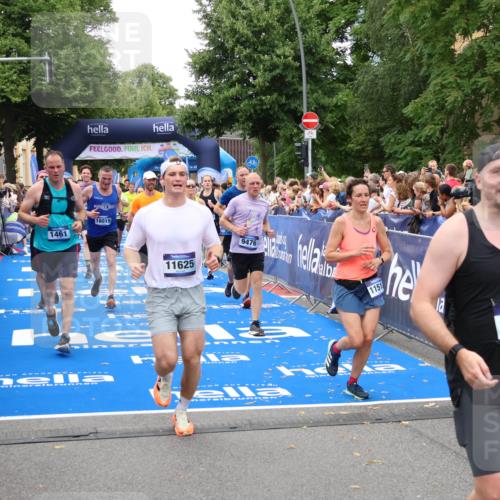29.06.2025 - hella hamburg halbmarathon Zöllner http://msf.ph/oto/8216233 29.06.2025 10:51:22 Ziel 1461, 1817, 2364, 2636, 2718, 4814, 6657, 6776, 8316, 8930, 8989, 9476, 10480, 10667, 11124, 11512, 11625, 12016, 13047, 14865, 14994, 18019, 18489 meine-sportfotos.de