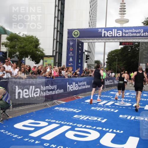 29.06.2025 - hella hamburg halbmarathon Michael Strokosch http://msf.ph/oto/8216248 29.06.2025 10:48:02 Ziel 1604, 1613, 4528, 4601, 5022, 6377, 12808, 14730, 15333, 16766, 17451, 18206, 18922, 19198 meine-sportfotos.de