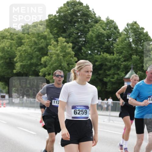 29.06.2025 - hella hamburg halbmarathon Jannik Wohlers http://msf.ph/oto/8216266 29.06.2025 10:27:01 Lombardsbrücke 2775, 4372, 5285, 5825, 6259, 7944, 10158, 11256, 11766, 12500, 15641, 17791, 18097, 18766 meine-sportfotos.de