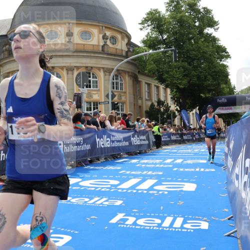 29.06.2025 - hella hamburg halbmarathon Strokosch-Dieckow http://msf.ph/oto/8216274 29.06.2025 10:25:17 Ziel 8376, 11994, 12067, 14113, 16484 meine-sportfotos.de
