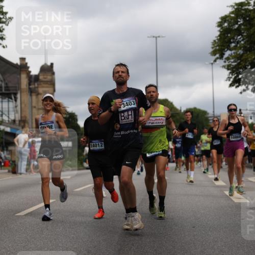 29.06.2025 - hella hamburg halbmarathon Yannick Fuchs http://msf.ph/oto/8216295 29.06.2025 10:45:42 20KM 2364, 2396, 2636, 2670, 2718, 2818, 2823, 2946, 4033, 4297, 4404, 4814, 4839, 4967, 5008, 5087, 5102, 5820, 6286, 6657, 6776, 7224, 7786, 8371, 8413, 8710, 8856, 9074, 9214, 9476, 9656, 9739, 9793, 9869, 9959, 10667, 10868, 11791, 12224, 12450, 13015, 13403, 13707, 13726, 13792, 13799, 14012, 14248, 14865, 14994, 15426, 15496, 15643, 15899, 16666, 17033, 17131, 17530, 17682, 17815, 17962, 17978, 17997, 18019, 18475, 18820, 18869, 18982, 19020 meine-sportfotos.de