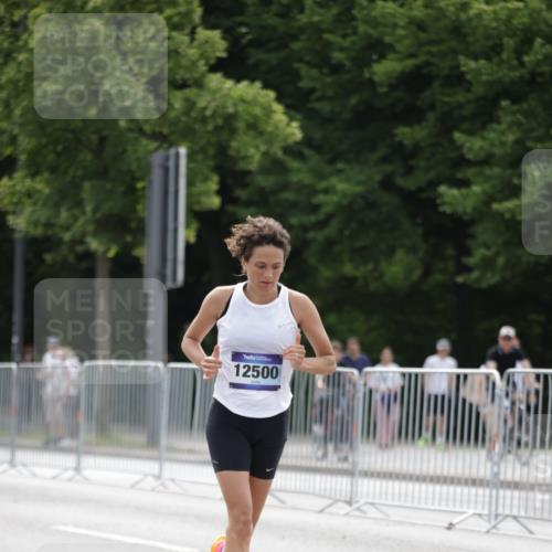 29.06.2025 - hella hamburg halbmarathon Jannik Wohlers http://msf.ph/oto/8216303 29.06.2025 10:27:02 Lombardsbrücke 2775, 4372, 5285, 5825, 7944, 10158, 11256, 11766, 12500, 15641, 17791, 18012, 18097, 18766 meine-sportfotos.de