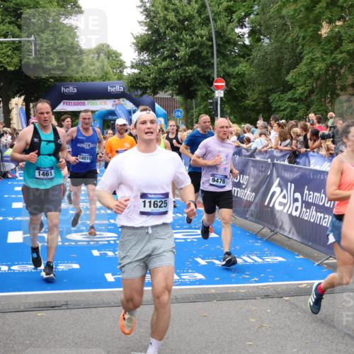 29.06.2025 - hella hamburg halbmarathon Zöllner http://msf.ph/oto/8216305 29.06.2025 10:51:23 Ziel 1461, 1817, 2364, 2411, 2636, 2718, 4814, 6657, 6776, 8316, 8930, 8989, 9214, 9476, 10480, 10667, 11124, 11512, 12016, 13047, 14865, 14994, 16357, 18019, 18489 meine-sportfotos.de