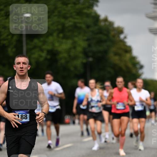 29.06.2025 - hella hamburg halbmarathon Dr. Thomas Lammeyer http://msf.ph/oto/8216333 29.06.2025 10:12:47 Kennedybrücke 1147, 1188, 2427, 2978, 4859, 5100, 5885, 6590, 6674, 6918, 7198, 7348, 7453, 9457, 9616, 9718, 9823, 9951, 9958, 9966, 10092, 10609, 10857 meine-sportfotos.de