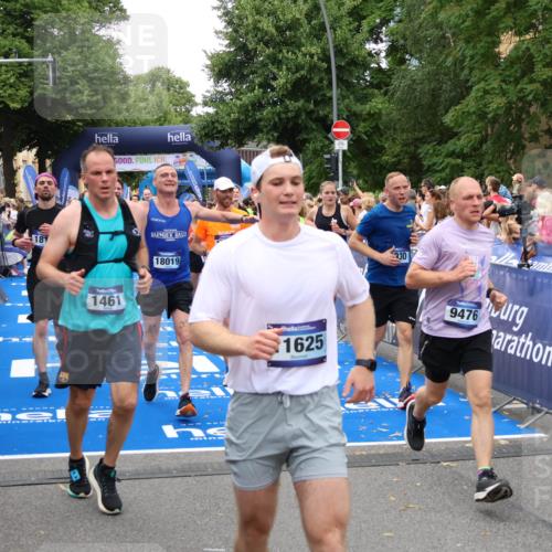 29.06.2025 - hella hamburg halbmarathon Zöllner http://msf.ph/oto/8216352 29.06.2025 10:51:23 Ziel 1461, 1817, 2364, 2411, 2636, 2718, 4814, 6657, 6776, 8316, 8930, 8989, 9214, 9476, 10480, 10667, 11124, 11512, 12016, 13047, 14865, 14994, 16357, 18019, 18489 meine-sportfotos.de