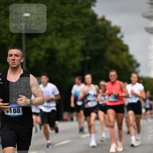 29.06.2025 - hella hamburg halbmarathon Dr. Thomas Lammeyer http://msf.ph/oto/8216365 29.06.2025 10:12:48 Kennedybrücke 1147, 1188, 2427, 2978, 4859, 5100, 5885, 6590, 6674, 6918, 7198, 7348, 7453, 9457, 9616, 9718, 9823, 9951, 9958, 9966, 10092, 10609, 10857 meine-sportfotos.de