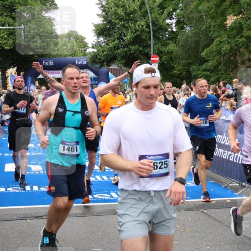 29.06.2025 - hella hamburg halbmarathon Zöllner http://msf.ph/oto/8216379 29.06.2025 10:51:24 Ziel 1461, 1817, 2364, 2411, 2636, 2718, 2946, 4814, 6657, 6776, 8316, 8930, 8989, 9214, 9476, 9656, 10480, 10667, 11124, 12016, 13047, 14865, 14994, 15950, 16357, 18019, 18489 meine-sportfotos.de