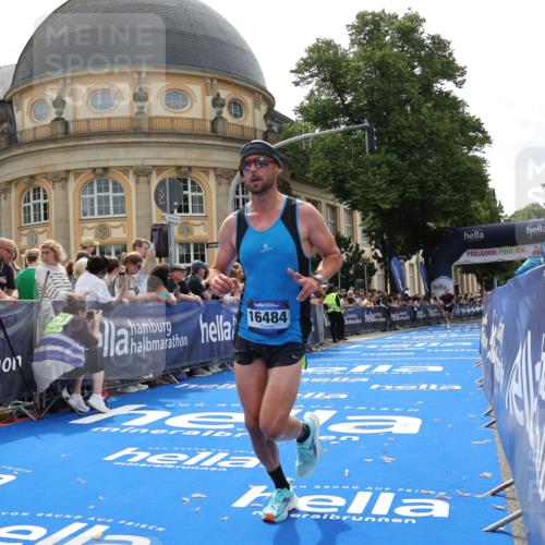 29.06.2025 - hella hamburg halbmarathon Strokosch-Dieckow http://msf.ph/oto/8216397 29.06.2025 10:25:19 Ziel 11994, 12067, 14113, 16484 meine-sportfotos.de