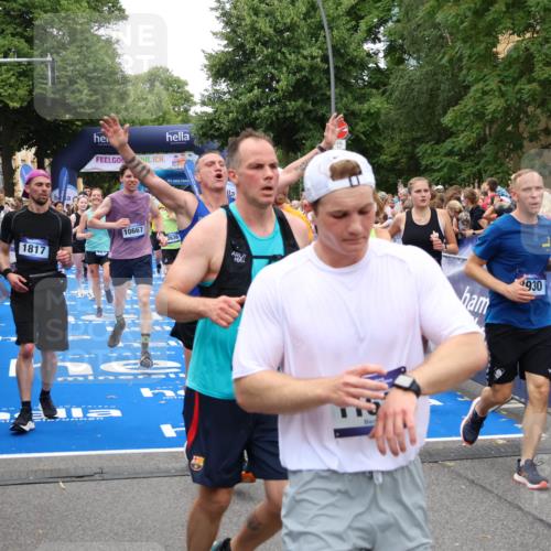 29.06.2025 - hella hamburg halbmarathon Zöllner http://msf.ph/oto/8216410 29.06.2025 10:51:24 Ziel 1461, 1817, 2364, 2411, 2636, 2718, 2946, 4814, 6657, 6776, 8316, 8930, 8989, 9214, 9476, 9656, 10480, 10667, 11124, 12016, 13047, 14865, 14994, 15950, 16357, 18019, 18489 meine-sportfotos.de