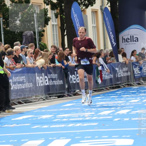 29.06.2025 - hella hamburg halbmarathon Strokosch-Dieckow http://msf.ph/oto/8216441 29.06.2025 10:25:21 Ziel 12067, 16484 meine-sportfotos.de