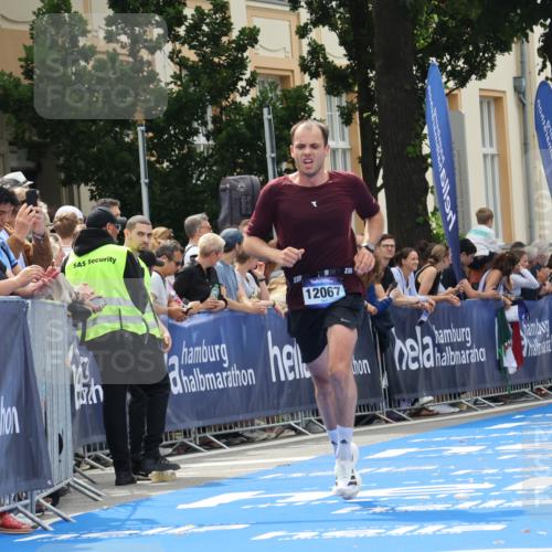 29.06.2025 - hella hamburg halbmarathon Strokosch-Dieckow http://msf.ph/oto/8216465 29.06.2025 10:25:22 Ziel 12067, 16484 meine-sportfotos.de