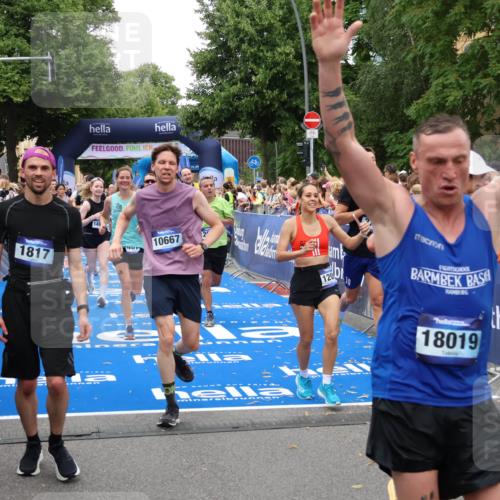 29.06.2025 - hella hamburg halbmarathon Zöllner http://msf.ph/oto/8216497 29.06.2025 10:51:25 Ziel 1817, 2364, 2411, 2636, 2718, 2946, 4814, 5820, 6657, 6776, 8316, 8989, 9214, 9656, 10480, 10667, 11124, 11422, 12016, 13047, 14865, 14994, 15950, 16357, 18019, 18489 meine-sportfotos.de