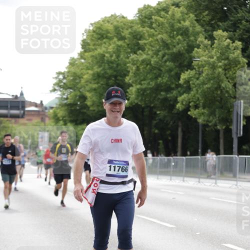 29.06.2025 - hella hamburg halbmarathon Jannik Wohlers http://msf.ph/oto/8216500 29.06.2025 10:27:04 Lombardsbrücke 4372, 5285, 5825, 7944, 10158, 11256, 11766, 12500, 17427, 17791, 18012, 18097, 18766 meine-sportfotos.de