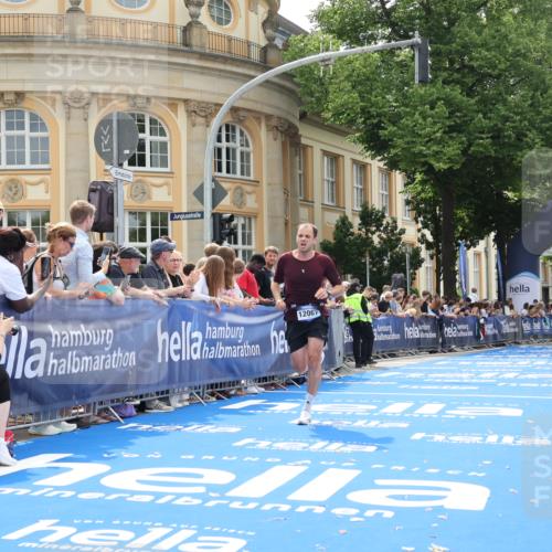 29.06.2025 - hella hamburg halbmarathon Strokosch-Dieckow http://msf.ph/oto/8216574 29.06.2025 10:25:24 Ziel 12067, 13346 meine-sportfotos.de