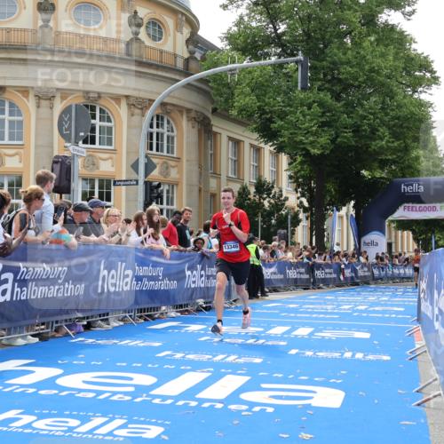 29.06.2025 - hella hamburg halbmarathon Strokosch-Dieckow http://msf.ph/oto/8216698 29.06.2025 10:25:33 Ziel 4338, 13346 meine-sportfotos.de