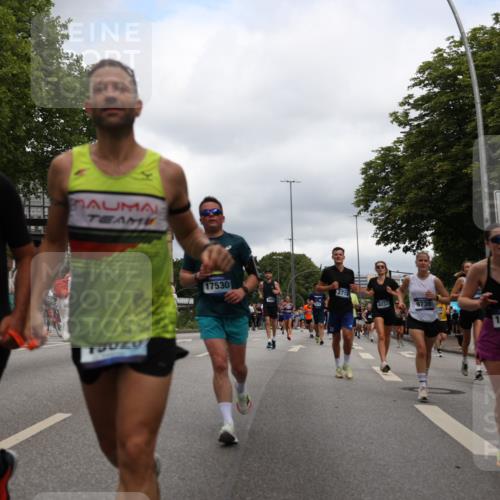 29.06.2025 - hella hamburg halbmarathon Yannick Fuchs http://msf.ph/oto/8216705 29.06.2025 10:45:44 20KM 2364, 2396, 2397, 2670, 2718, 2818, 2823, 4033, 4297, 4404, 4814, 4839, 4967, 5008, 5087, 5102, 6286, 6657, 6776, 7224, 7786, 8371, 8413, 8710, 8856, 9074, 9476, 9656, 9739, 9793, 9869, 10868, 11791, 12224, 12450, 12580, 13015, 13403, 13707, 13726, 13792, 13799, 14012, 14248, 14865, 14994, 15356, 15426, 15496, 15643, 15727, 15831, 15899, 16666, 17033, 17131, 17530, 17682, 17815, 17962, 17978, 17997, 18019, 18475, 18820, 18869, 18982, 19020 meine-sportfotos.de