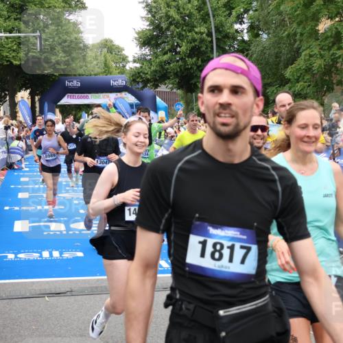 29.06.2025 - hella hamburg halbmarathon Zöllner http://msf.ph/oto/8216722 29.06.2025 10:51:28 Ziel 2364, 2411, 2946, 5820, 6776, 7943, 8989, 9214, 9656, 11124, 11422, 13047, 13792, 14865, 14994, 15871, 15950, 16357, 17131, 18489 meine-sportfotos.de