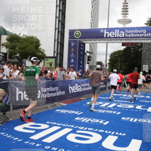 29.06.2025 - hella hamburg halbmarathon Michael Strokosch http://msf.ph/oto/8216731 29.06.2025 10:48:10 Ziel 1086, 1914, 4324, 4601, 4711, 6377, 9544, 9626, 9638, 12706, 12724, 12747, 12808, 13570, 14192, 15973, 16094, 16149, 16269 meine-sportfotos.de