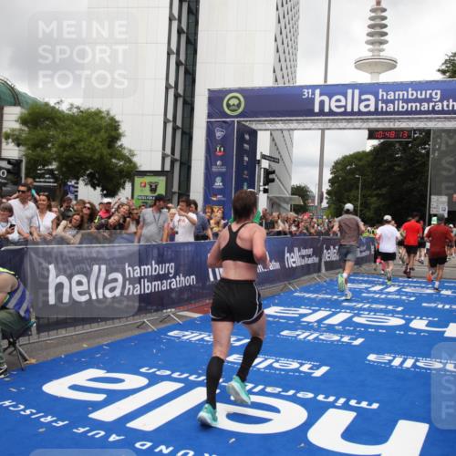 29.06.2025 - hella hamburg halbmarathon Michael Strokosch http://msf.ph/oto/8216781 29.06.2025 10:48:11 Ziel 1086, 1914, 4324, 4711, 9544, 9626, 9638, 12706, 12724, 12747, 13570, 14192, 15973, 16094, 16149, 16269 meine-sportfotos.de