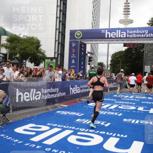 29.06.2025 - hella hamburg halbmarathon Michael Strokosch http://msf.ph/oto/8216823 29.06.2025 10:48:12 Ziel 1086, 1914, 4324, 4711, 9544, 9626, 9638, 12685, 12706, 12724, 12747, 13570, 14192, 14814, 15590, 15973, 15981, 16094, 16149, 16269 meine-sportfotos.de