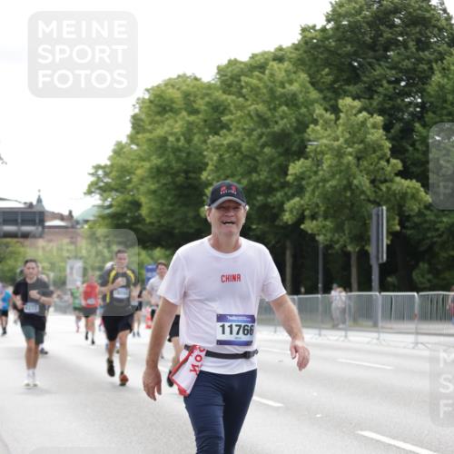 29.06.2025 - hella hamburg halbmarathon Jannik Wohlers http://msf.ph/oto/8216835 29.06.2025 10:27:04 Lombardsbrücke 4372, 5285, 5825, 7944, 10158, 11256, 11766, 12500, 17427, 17791, 18012, 18097, 18766 meine-sportfotos.de