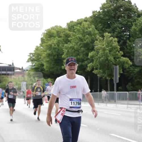 29.06.2025 - hella hamburg halbmarathon Jannik Wohlers http://msf.ph/oto/8216847 29.06.2025 10:27:04 Lombardsbrücke 4372, 5285, 5825, 7944, 10158, 11256, 11766, 12500, 17427, 17791, 18012, 18097, 18766 meine-sportfotos.de